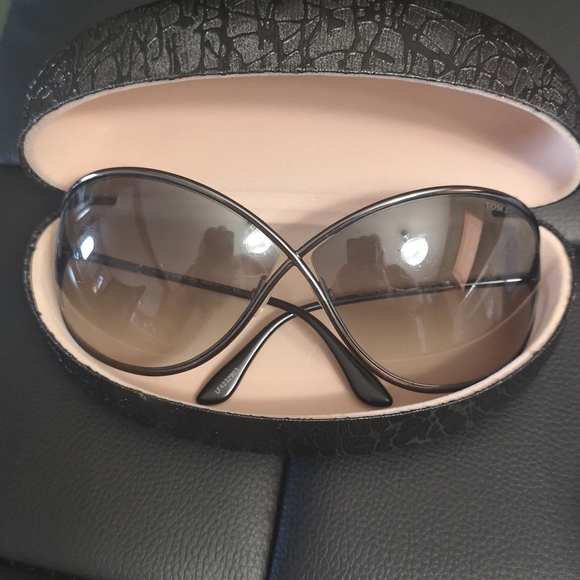 NWT Large Black Hinged Sunglasses Case Crackle Design - Picture 3 of 5